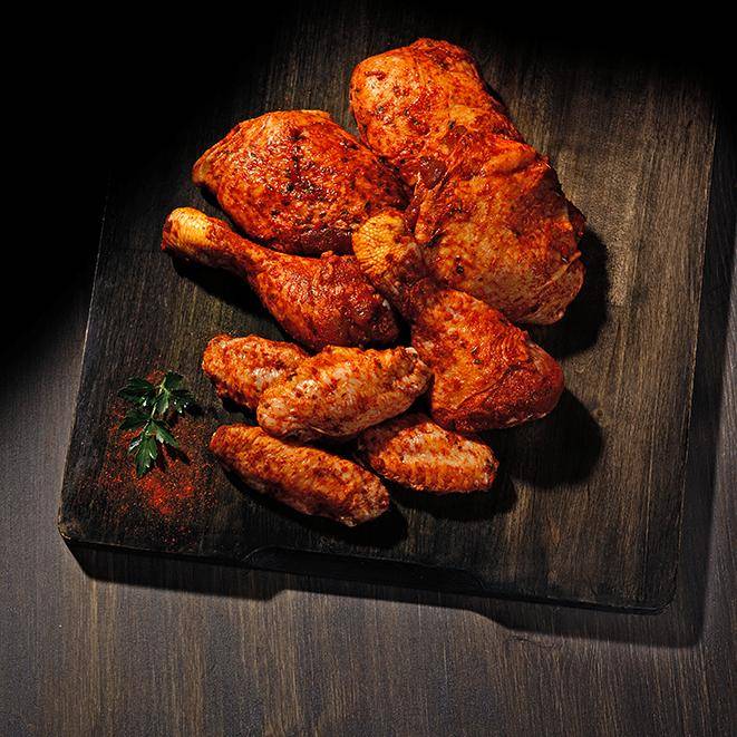 Les Morceaux de poulet assortis au paprika