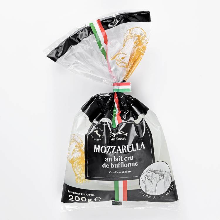 La Mozzarella di Bufala Campana filée à la main DOP